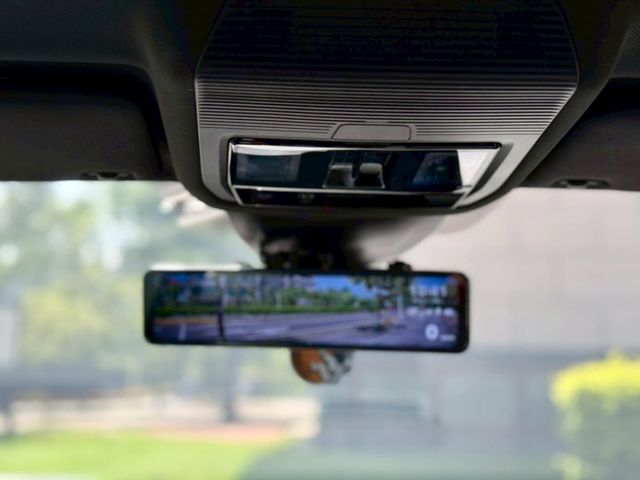 旅行車 H/K音響 抬顯 全景天窗 自動停車 矩陣頭燈  第14張相片