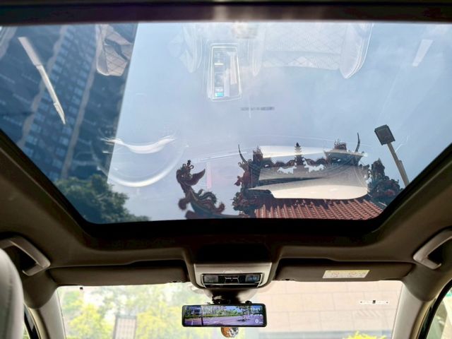 旅行車 H/K音響 抬顯 全景天窗 自動停車 矩陣頭燈  第15張相片