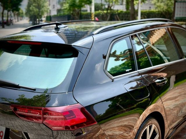 旅行車 H/K音響 抬顯 全景天窗 自動停車 矩陣頭燈  第17張相片