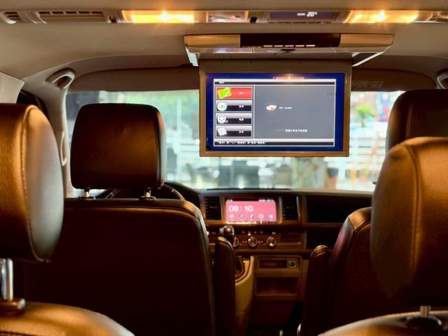 市場稀有 長軸 204P 四排椅 定速 快撥 安卓機 後排影音  第8張相片