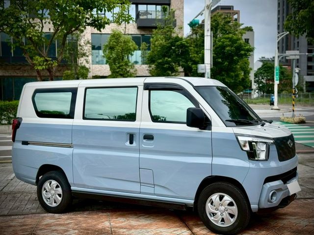 雙色特仕版 ACC 新車含選73萬 電動側踏板 安卓機 360環景  第4張相片