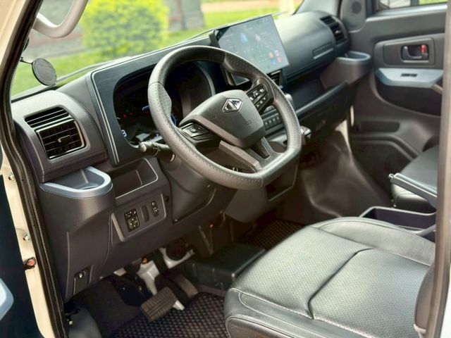 雙色特仕版 ACC 新車含選73萬 電動側踏板 安卓機 360環景  第8張相片
