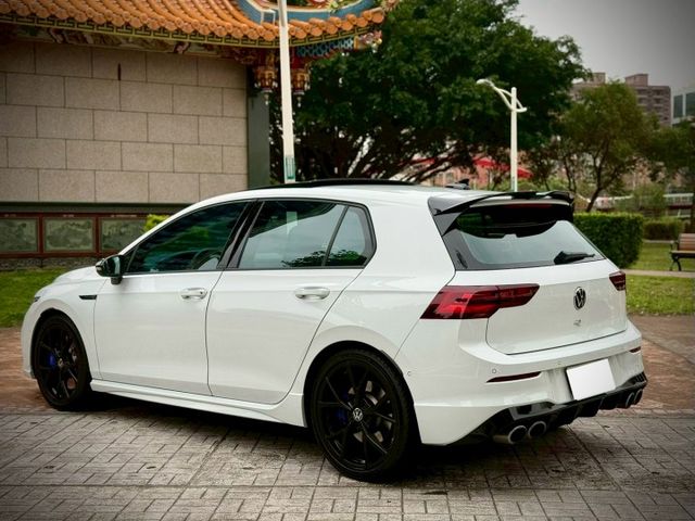 24年式 抬顯 H/K音響 選配Oettinger尾翼 黑化套件  第2張相片