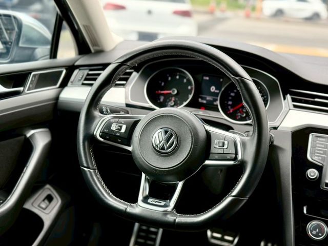 R LINE外觀 鋁圈 短彈簧 感應頭燈 CAR PLAY  第11張相片