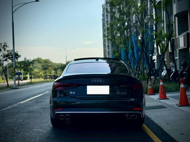 市場稀有 45Quattro 選配冷熱通風椅 19吋鋁圈 黑岑木內飾板  第3張相片