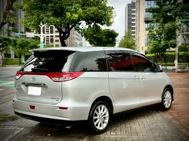 豪華版 電滑門 電尾門 全景天窗 後座影音 第三排電動椅  第4張相片