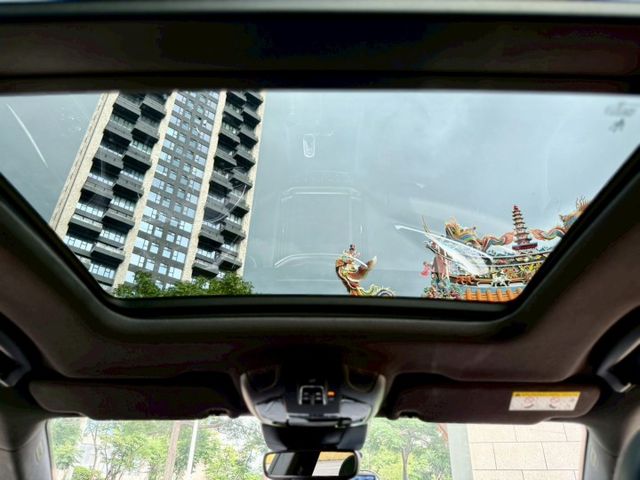21吋鋁圈 全景天窗 跑排 盲點 氣壓懸吊  第13張相片