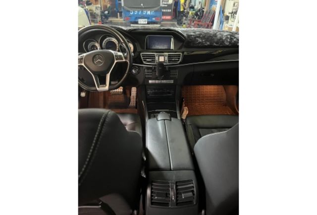 賓士 E200 AMG  第12張相片