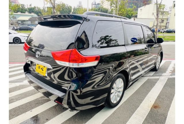 Toyota SIENNA  第12張相片