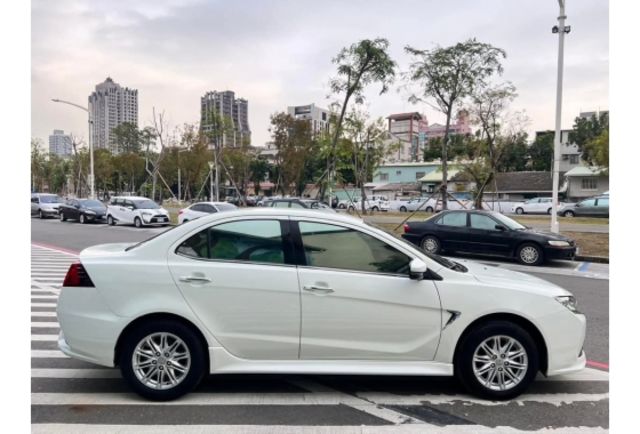 Mitsubishi LANCER  第3張相片