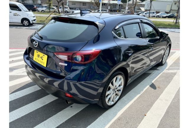 Mazda MAZDA3  第8張相片