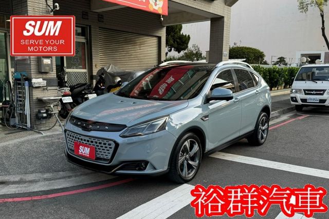 一年車，跟新車沒兩樣，配備超級多，環景，電尾門，定速，摸門，I-KEY  第1張相片