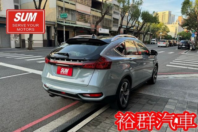 一年車，跟新車沒兩樣，配備超級多，環景，電尾門，定速，摸門，I-KEY  第6張相片