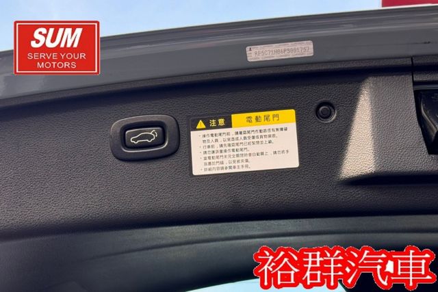 一年車，跟新車沒兩樣，配備超級多，環景，電尾門，定速，摸門，I-KEY  第19張相片