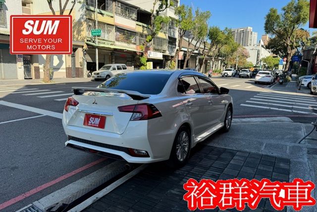 外型流線帥氣，配備齊全，安卓機，I-KEY，定速，車況美  第4張相片