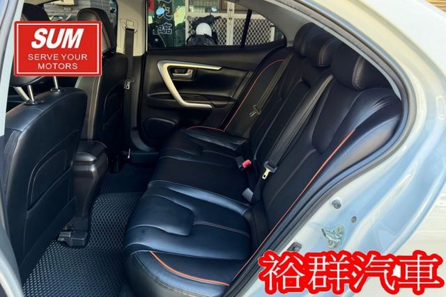 外型流線帥氣，配備齊全，安卓機，I-KEY，定速，車況美  第15張相片