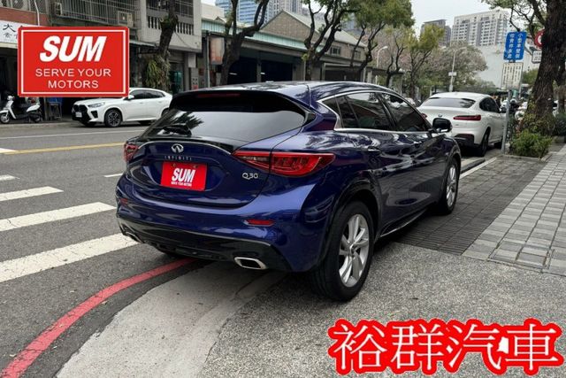 配備齊全，天窗，摸門，電動尾門，ACC，I-KEY，倒車顯影  第4張相片