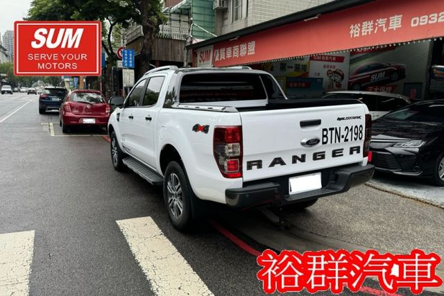 4WD皮卡，ACC，里程跑三萬多，配備齊全，倒車顯影，空間好運用  第4張相片