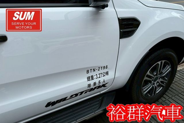 4WD皮卡，ACC，里程跑三萬多，配備齊全，倒車顯影，空間好運用  第7張相片