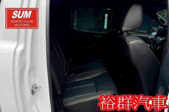 4WD皮卡，ACC，里程跑三萬多，配備齊全，倒車顯影，空間好運用  第17張相片
