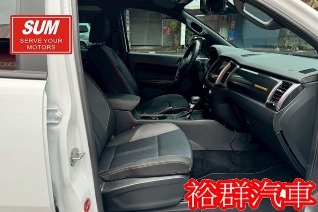 4WD皮卡，ACC，里程跑三萬多，配備齊全，倒車顯影，空間好運用  第18張相片