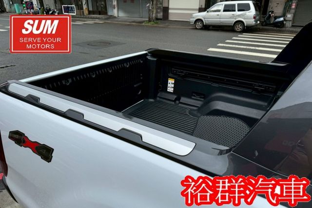 4WD皮卡，ACC，里程跑三萬多，配備齊全，倒車顯影，空間好運用  第19張相片