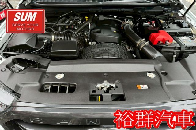 4WD皮卡，ACC，里程跑三萬多，配備齊全，倒車顯影，空間好運用  第20張相片