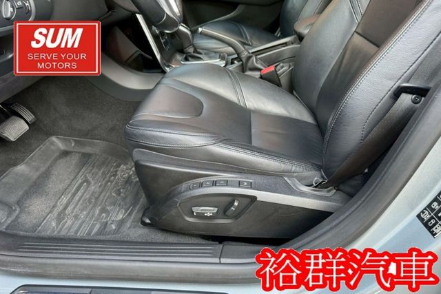 摸門，I-KEY，倒車顯影，電動座椅，安全性佳  第8張相片