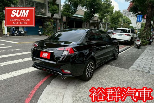 【YES認證里程保證】里程數跑很少、車況超級美、可遇不可求、8SRS、倒車顯影、恆溫  第4張相片