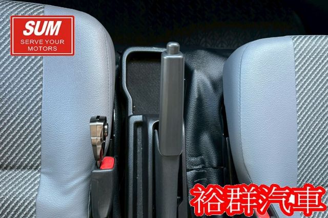 【YES認證里程保證】自排貨車、篷式升降尾門、里程僅跑兩千多、車況超級美  第14張相片