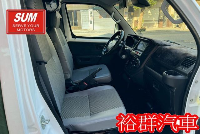 【YES認證里程保證】自排貨車、篷式升降尾門、里程僅跑兩千多、車況超級美  第15張相片