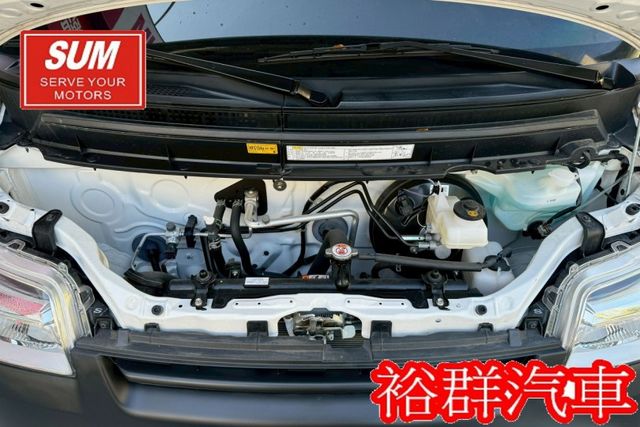 【YES認證里程保證】自排貨車、篷式升降尾門、里程僅跑兩千多、車況超級美  第16張相片