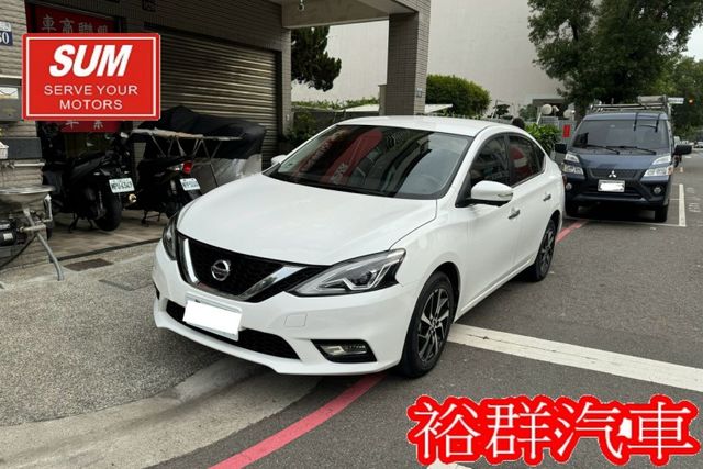 【YES認證里程保證】優質代步車推薦、里程數僅跑三萬初、倒車顯影、車況一級棒  第1張相片