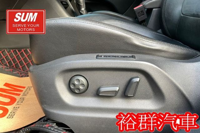 六人座休旅、空間大安全性高、加裝360環景、定速、恆溫、ABS、SRS、電動椅、配備齊全  第8張相片