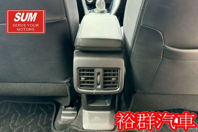 【YES認證里程保證】里程僅跑8千多、電動尾門、車況跟新車沒兩樣、倒車顯影、配備齊全  第15張相片