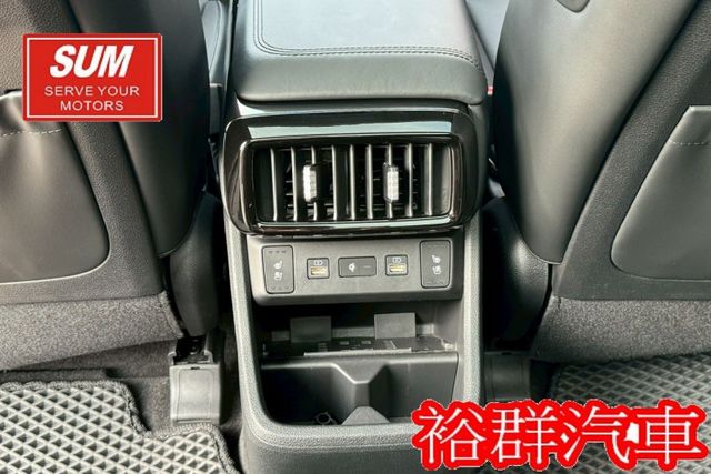 【YES認證里程保證】豪華內裝科技配備、雙座座椅皆具備風/加熱功能、雙天窗、第二三排擁有獨立空調出風口  第16張相片