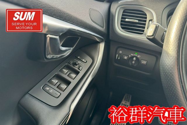 【YES認證里程保證】安全性沒話說、全景天窗、小鋼炮、ACC、倒車顯影  第14張相片