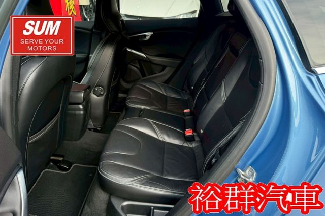 【YES認證里程保證】安全性沒話說、全景天窗、小鋼炮、ACC、倒車顯影  第15張相片