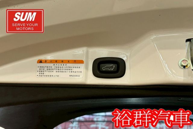 【YES認證里程保證】省油省稅大空間、買了開過都說讚、倒車顯影、電尾門、配備齊全  第16張相片