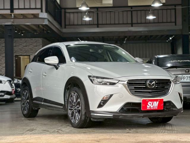 旗艦版 BOSE音響 抬頭顯示器 LED頭燈/日行燈/尾燈 CARPLAY 盲點 車道偏離 ACC  第1張相片