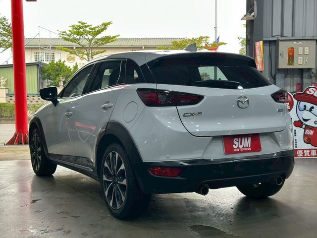 旗艦版 BOSE音響 抬頭顯示器 LED頭燈/日行燈/尾燈 CARPLAY 盲點 車道偏離 ACC  第2張相片