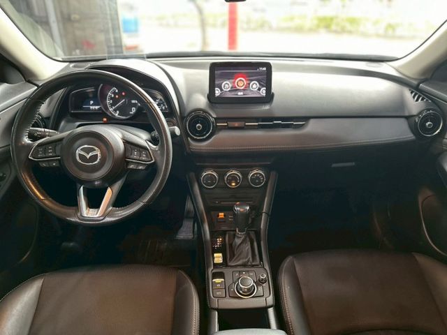 旗艦版 BOSE音響 抬頭顯示器 LED頭燈/日行燈/尾燈 CARPLAY 盲點 車道偏離 ACC  第3張相片