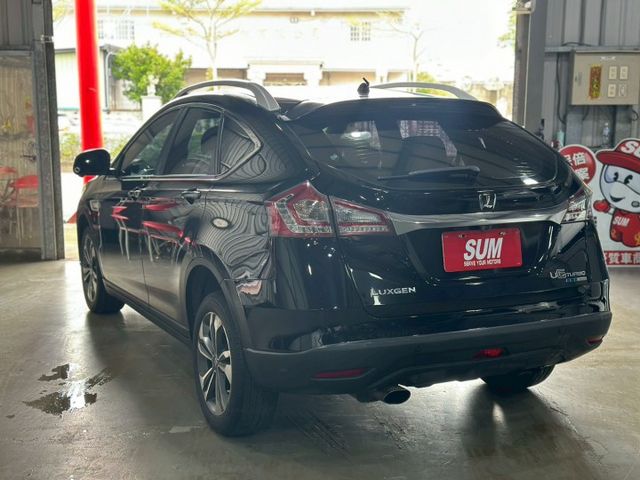 天窗／抬頭顯示／環景／雙色內裝／定速／快撥／導航／藍牙／免鑰匙系統／恆溫空調  第2張相片