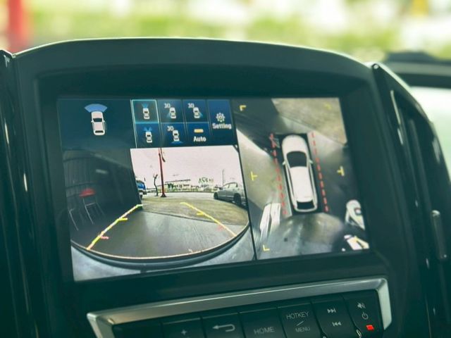 天窗／抬頭顯示／環景／雙色內裝／定速／快撥／導航／藍牙／免鑰匙系統／恆溫空調  第5張相片