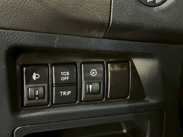 天窗／抬頭顯示／環景／雙色內裝／定速／快撥／導航／藍牙／免鑰匙系統／恆溫空調  第6張相片