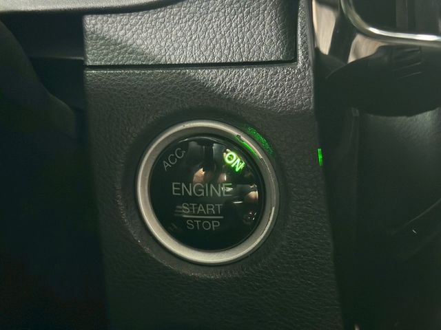 天窗／抬頭顯示／環景／雙色內裝／定速／快撥／導航／藍牙／免鑰匙系統／恆溫空調  第7張相片