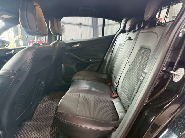 LOMMEL X賽道版~原鈑件，原廠大包.德制18吋鋁圈.智能LED頭燈.LV2.B&O音響.盲點  第4張相片