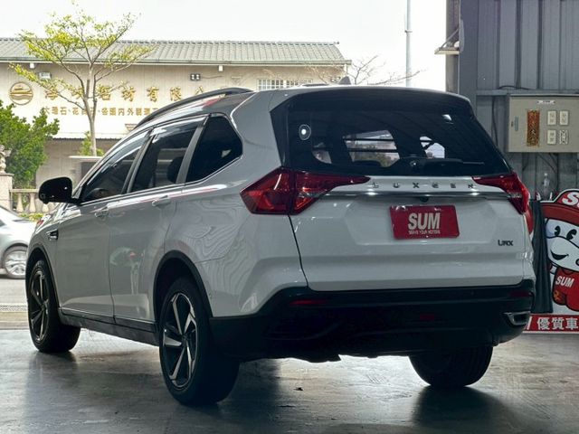 5人座旗艦款/低里程只跑3萬2/電尾門+環景/ACC跟車/Keyless免鑰匙/電動椅  第2張相片