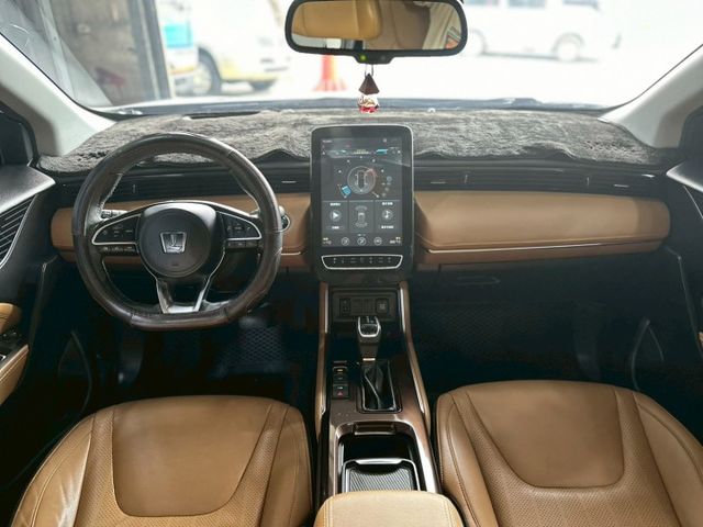 5人座旗艦款/低里程只跑3萬2/電尾門+環景/ACC跟車/Keyless免鑰匙/電動椅  第3張相片