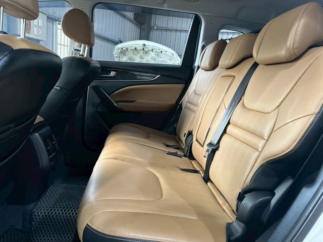 5人座旗艦款/低里程只跑3萬2/電尾門+環景/ACC跟車/Keyless免鑰匙/電動椅  第4張相片